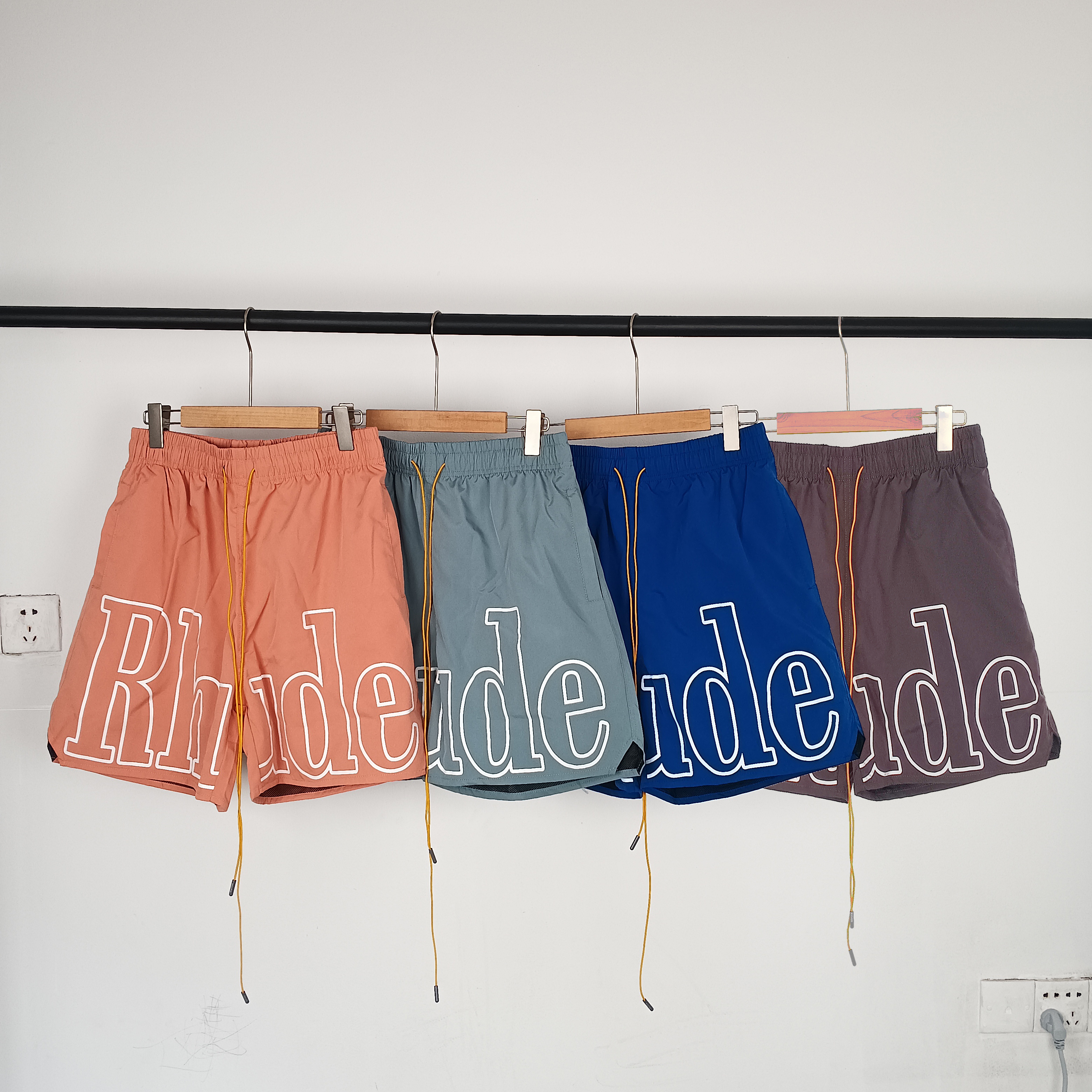 High street fashion shorts RHU - Fear Of God Essential avaliação e preço